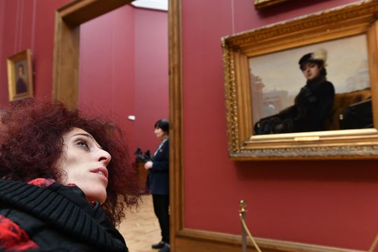 Leticia Renisoa visits Tretyakov Picture Gallery