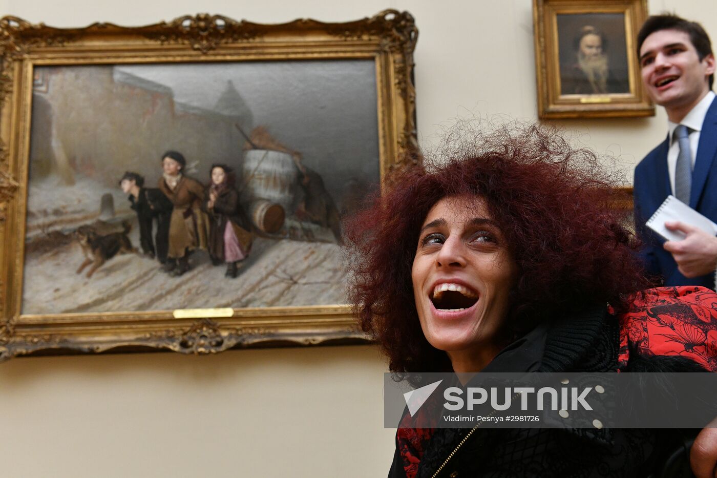 Leticia Renisoa visits Tretyakov Picture Gallery