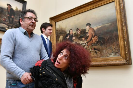 Leticia Renisoa visits Tretyakov Picture Gallery