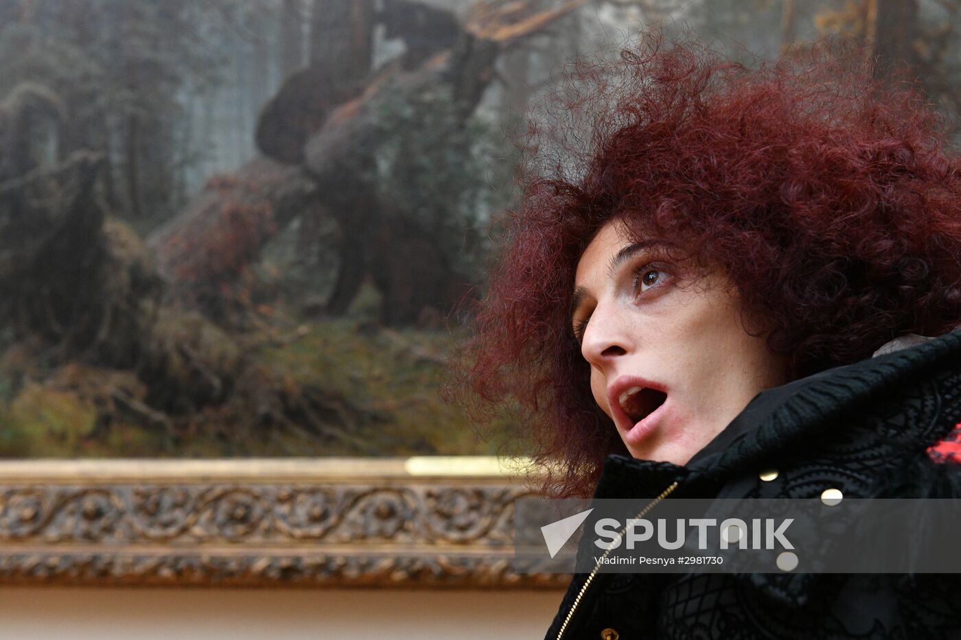 Leticia Renisoa visits Tretyakov Picture Gallery