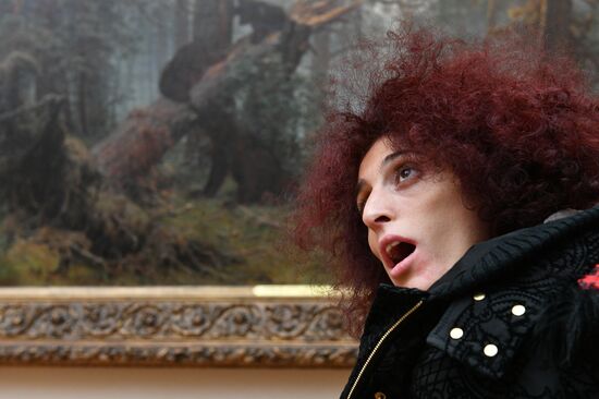 Leticia Renisoa visits Tretyakov Picture Gallery