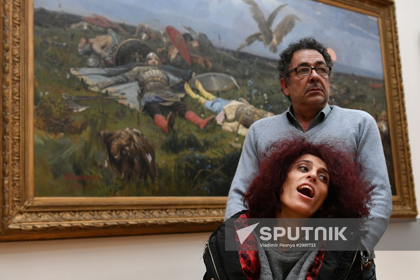 Leticia renisoa visits Tretyakov Picture Gallery