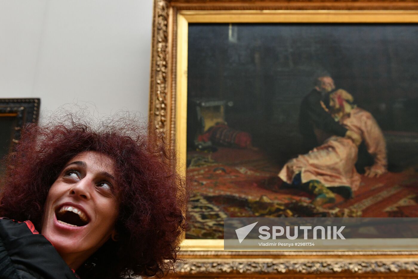 Leticia Renisoa visits Tretyakov Picture Gallery