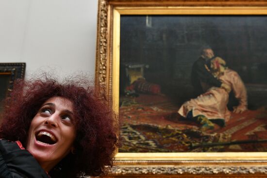 Leticia Renisoa visits Tretyakov Picture Gallery