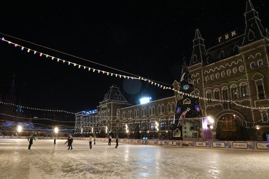 GUM skating rink opens on Red Square