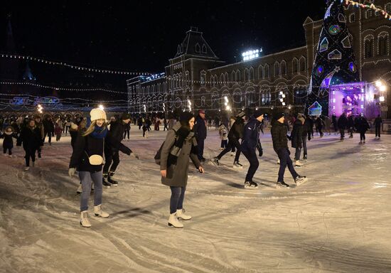 GUM skating rink opens on Red Square