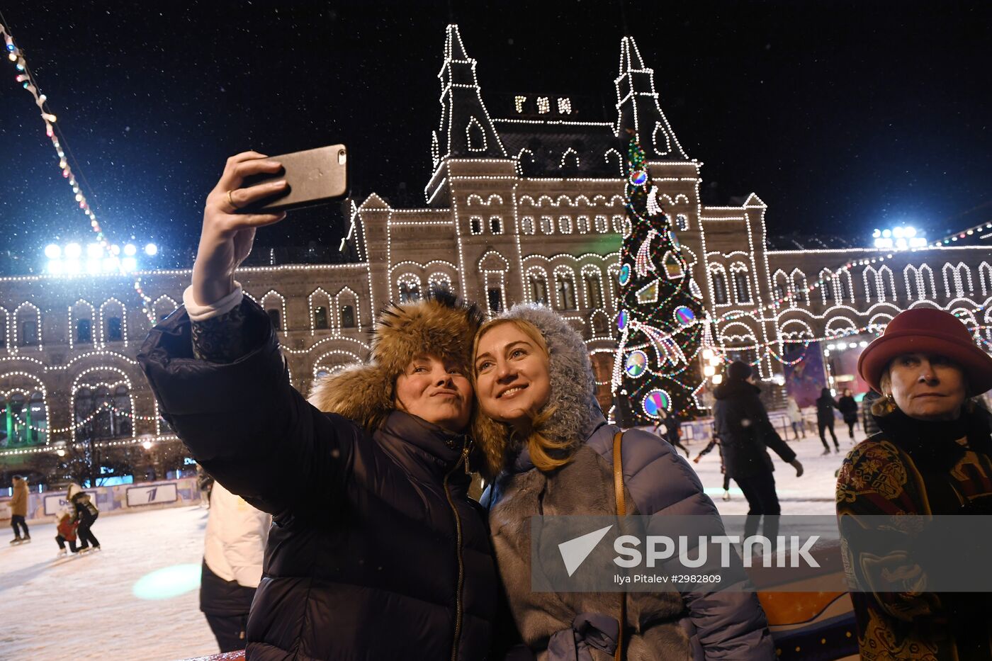 GUM skating rink opens on Red Square