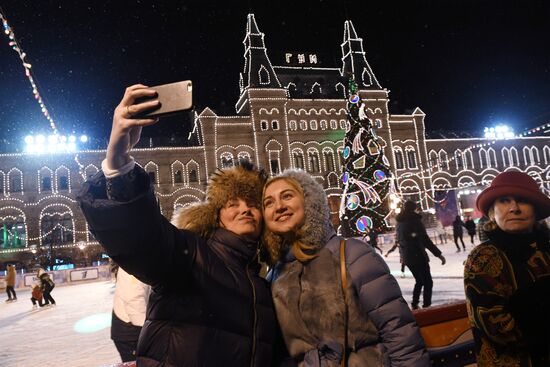 GUM skating rink opens on Red Square