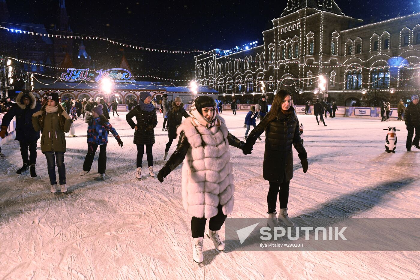 GUM skating rink opens on Red Square