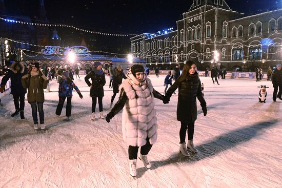 GUM skating rink opens on Red Square