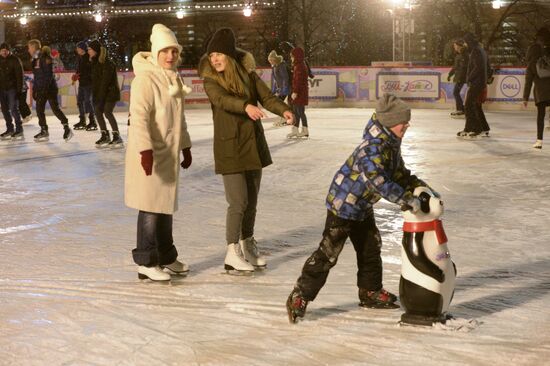 GUM skating rink opens on Red Square