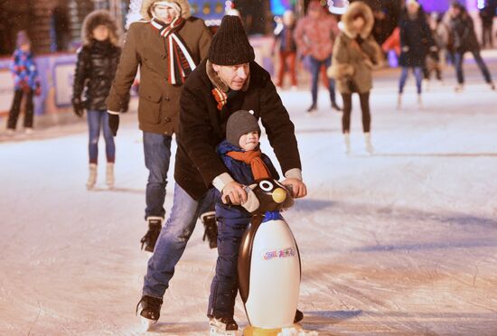GUM skating rink opens on Red Square