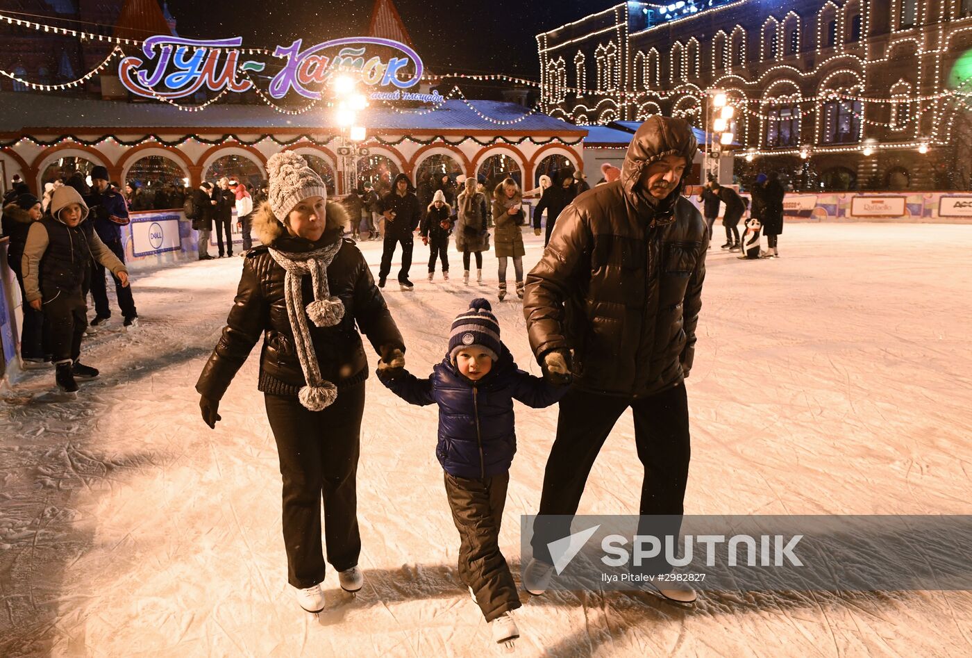 GUM skating rink opens on Red Square