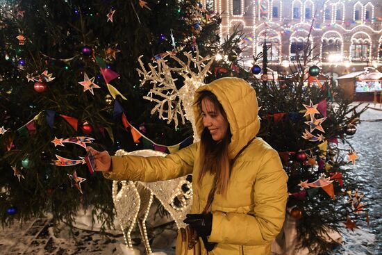 GUM skating rink opens on Red Square