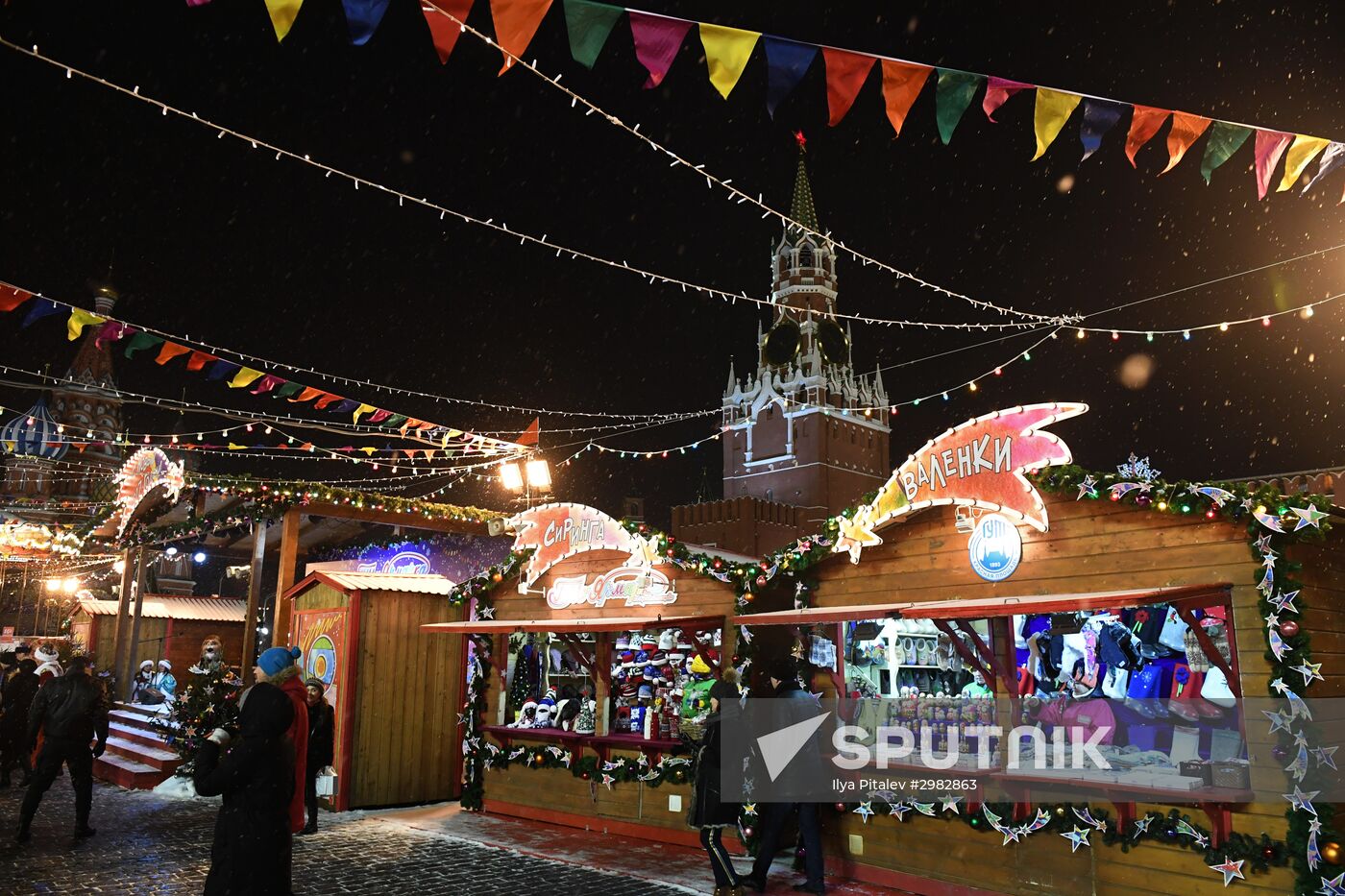 GUM skating rink opens on Red Square