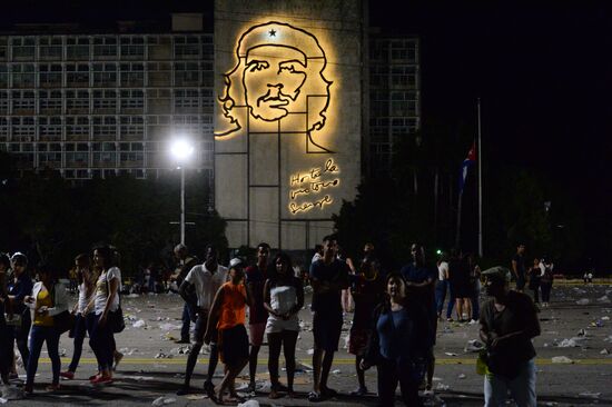 People gather to commemorate Fidel Castro in Havana