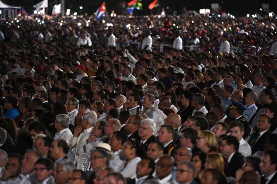 People gather to commemorate Fidel Castro in Havana