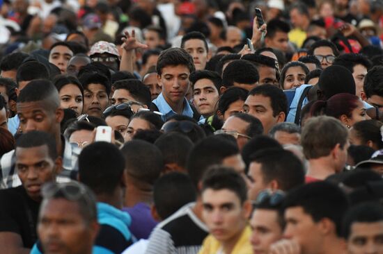 People gather to commemorate Fidel Castro in Havana