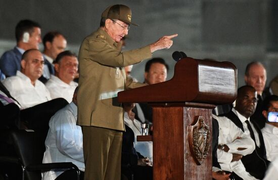 People gather to commemorate Fidel Castro in Havana