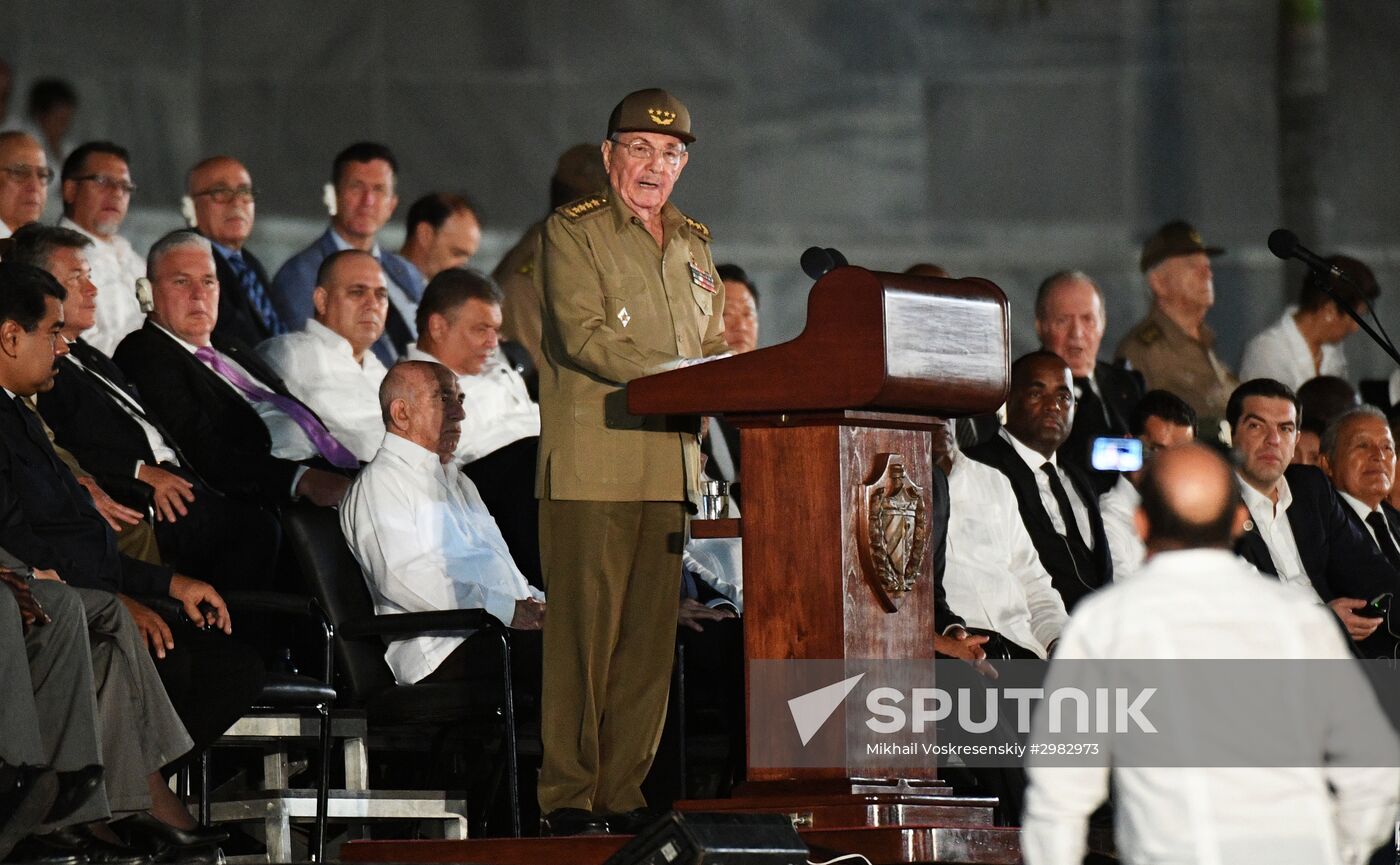 People gather to commemorate Fidel Castro in Havana