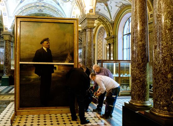 Preparing restored double-sided painting with portraits of Emperor Nicholas II and Vladimir Lenin for presentation at Stieglitz Academy