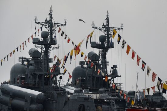 Pacific Fleet servicemen celebrate beginning of winter training period