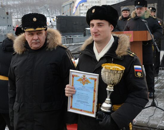 Pacific Fleet servicemen celebrate beginning of winter training period
