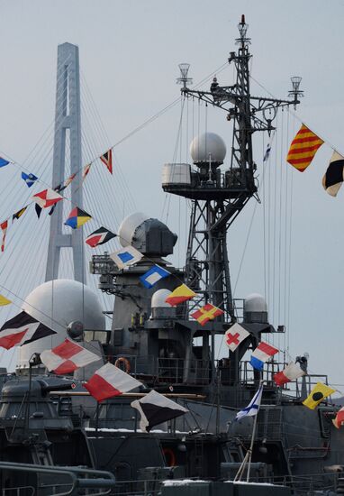 Pacific Fleet servicemen celebrate beginning of winter training period