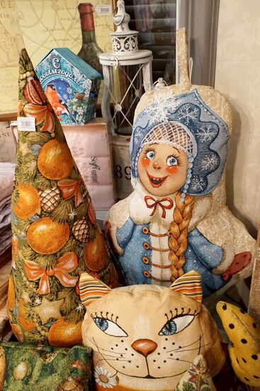 New Year gifts and decorations sold in Kaliningrad