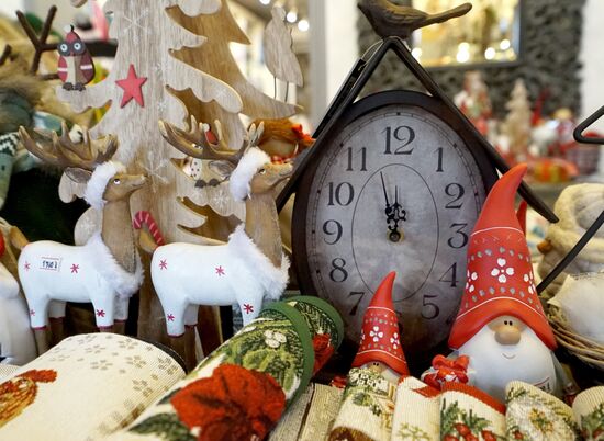 New Year gifts and decorations sold in Kaliningrad