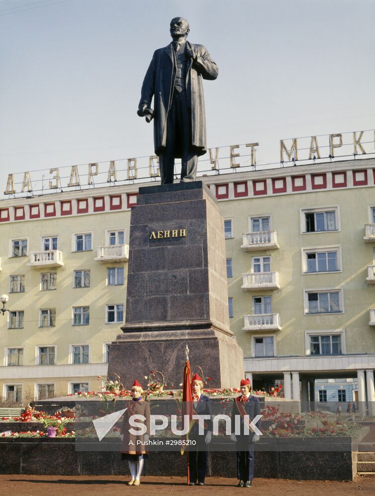 Monument to Lenin in Murmansk