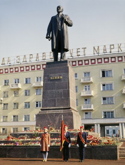 Monument to Lenin in Murmansk