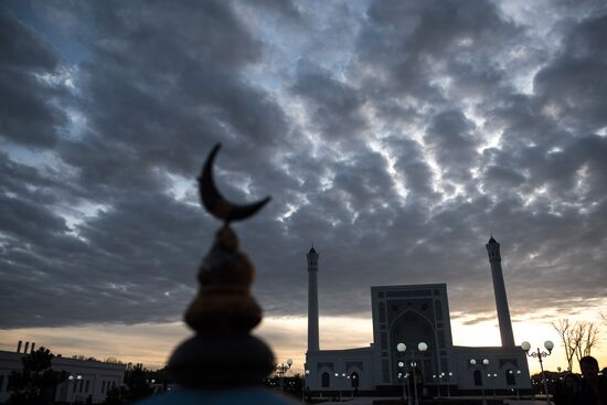 Cities of the world. Tashkent