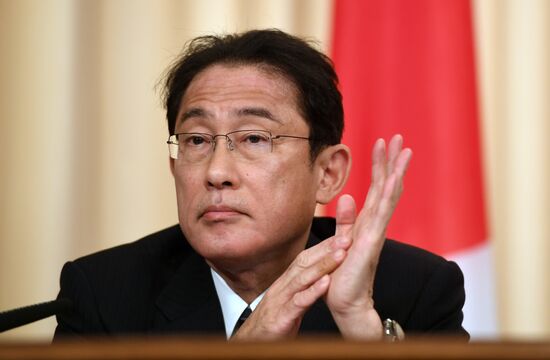 Russian Foreign Minister Lavrov meets with Japanese counterpart Kishida