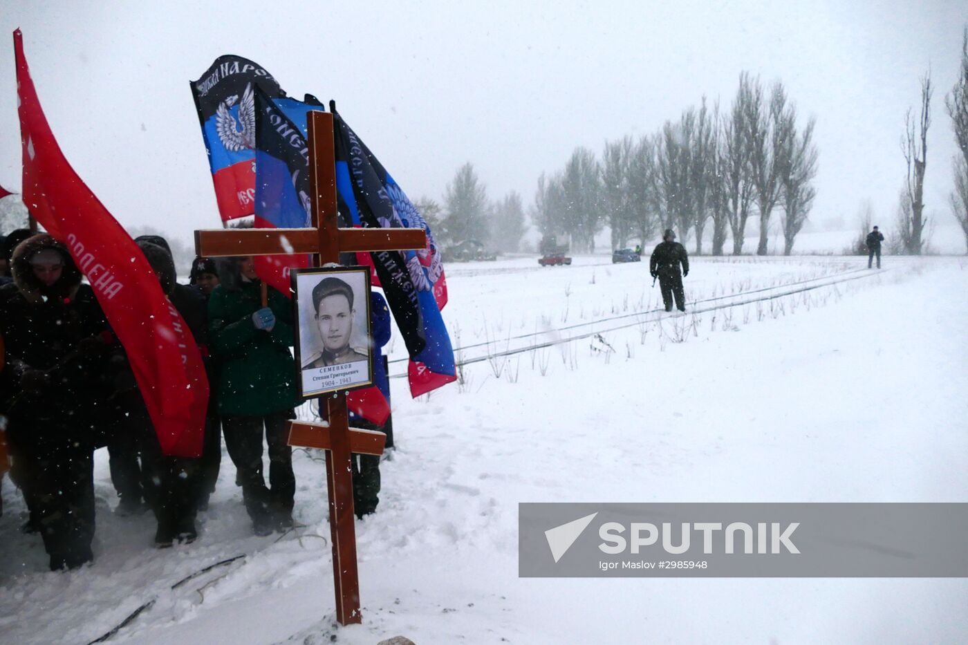 Remains of Red Army soldiers re-buried in Donbass