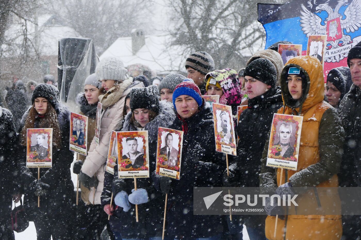 Remains of Red Army soldiers re-buried in Donbass