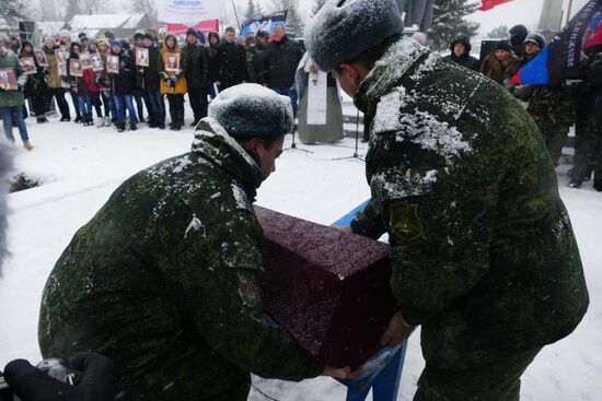 Remains of Red Army soldiers re-buried in Donbass