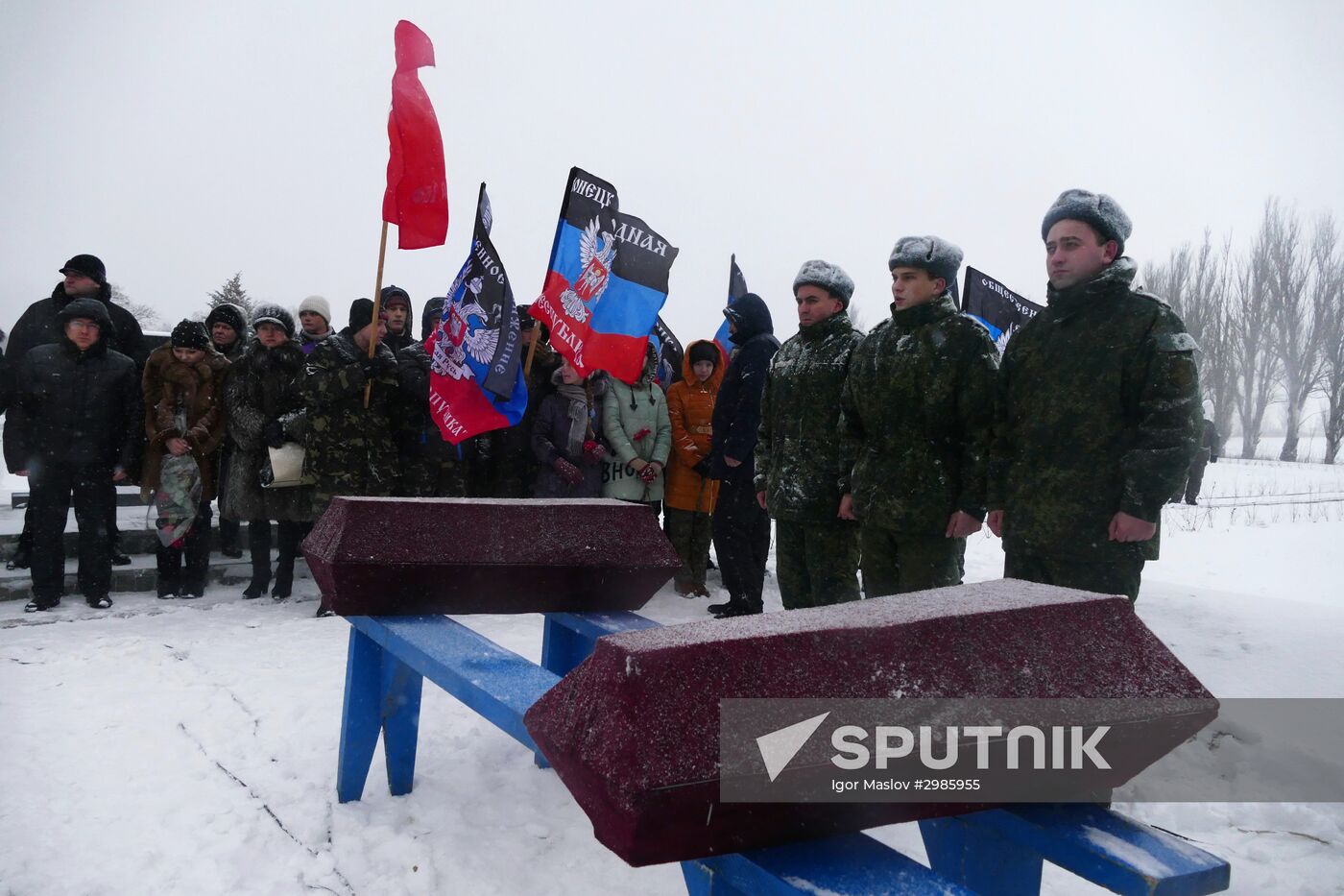 Remains of Red Army soldiers re-buried in Donbass