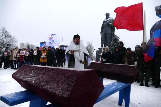 Remains of Red Army soldiers re-buried in Donbass