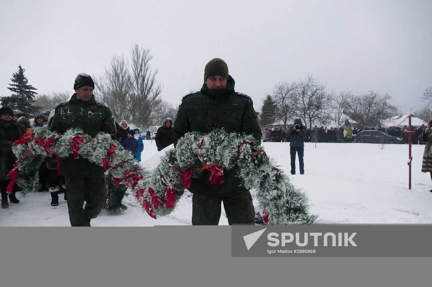 Remains of Red Army soldiers re-buried in Donbass