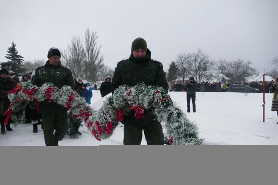 Remains of Red Army soldiers re-buried in Donbass