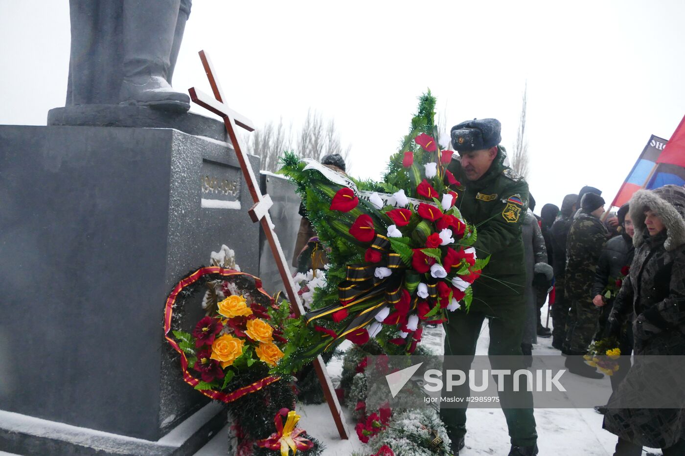 Remains of Red Army soldiers re-buried in Donbass