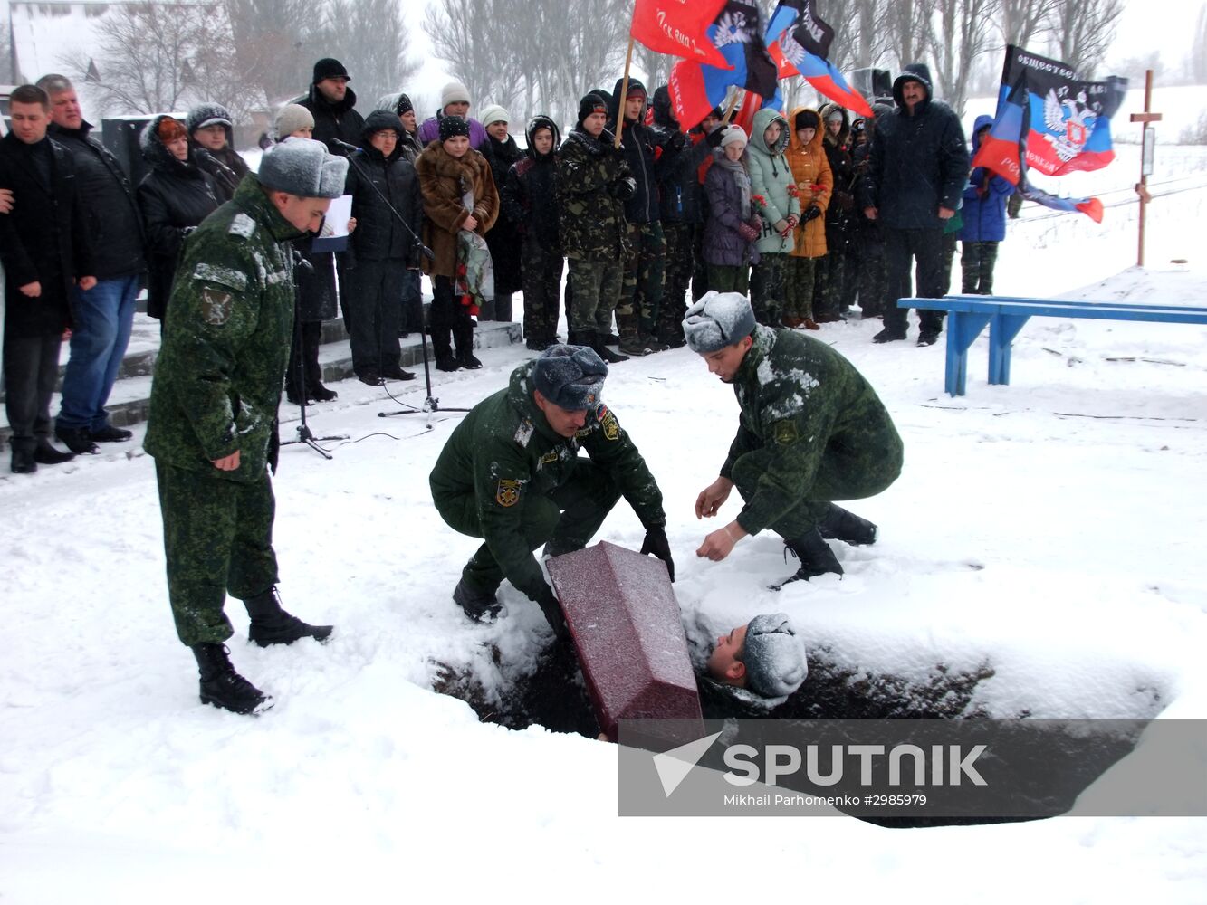 Remains of Red Army soldiers re-buried in Donbass