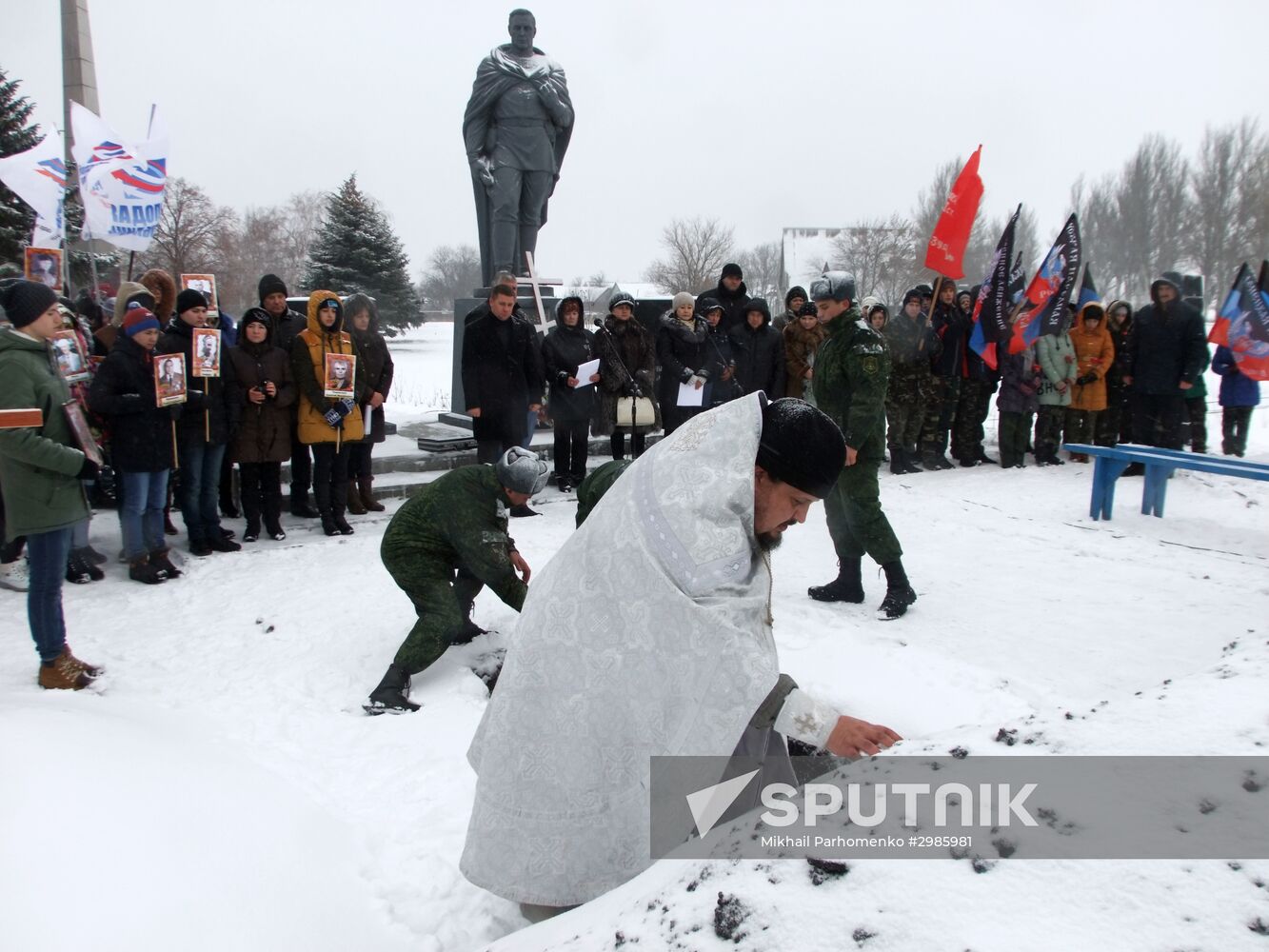 Remains of Red Army soldiers re-buried in Donbass