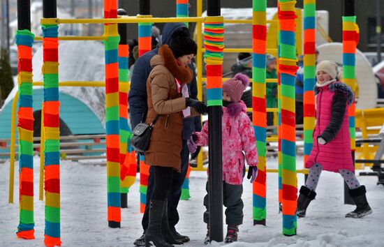 Street knitting workshop in Minsk