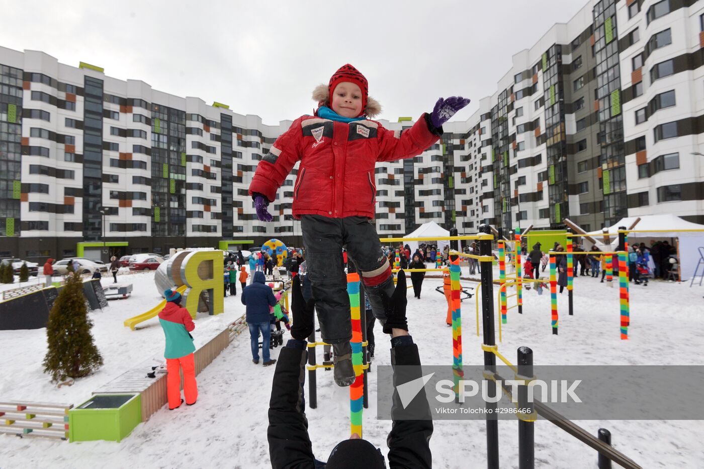 Street knitting workshop in Minsk