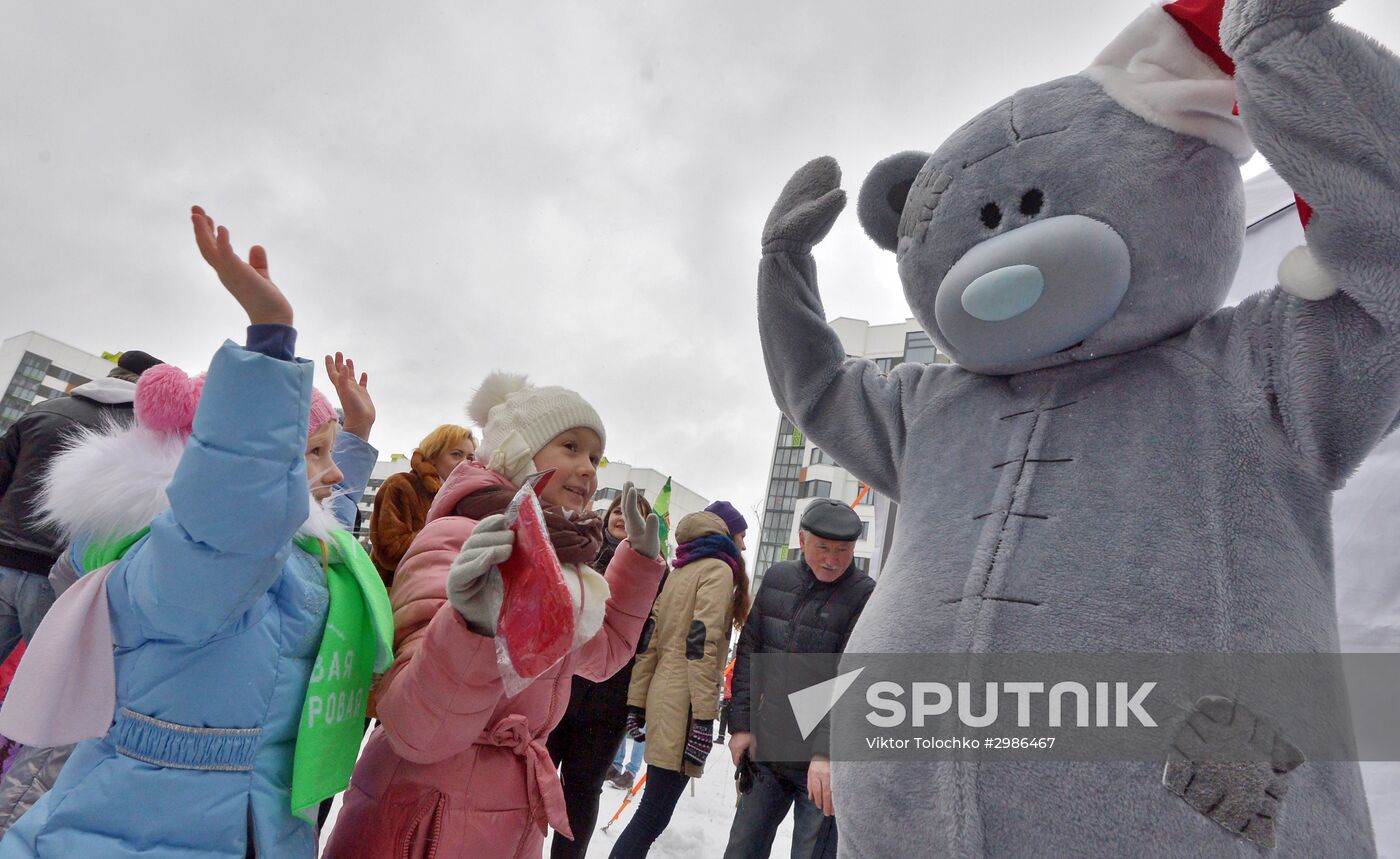 Street knitting workshop in Minsk