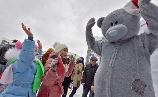 Street knitting workshop in Minsk