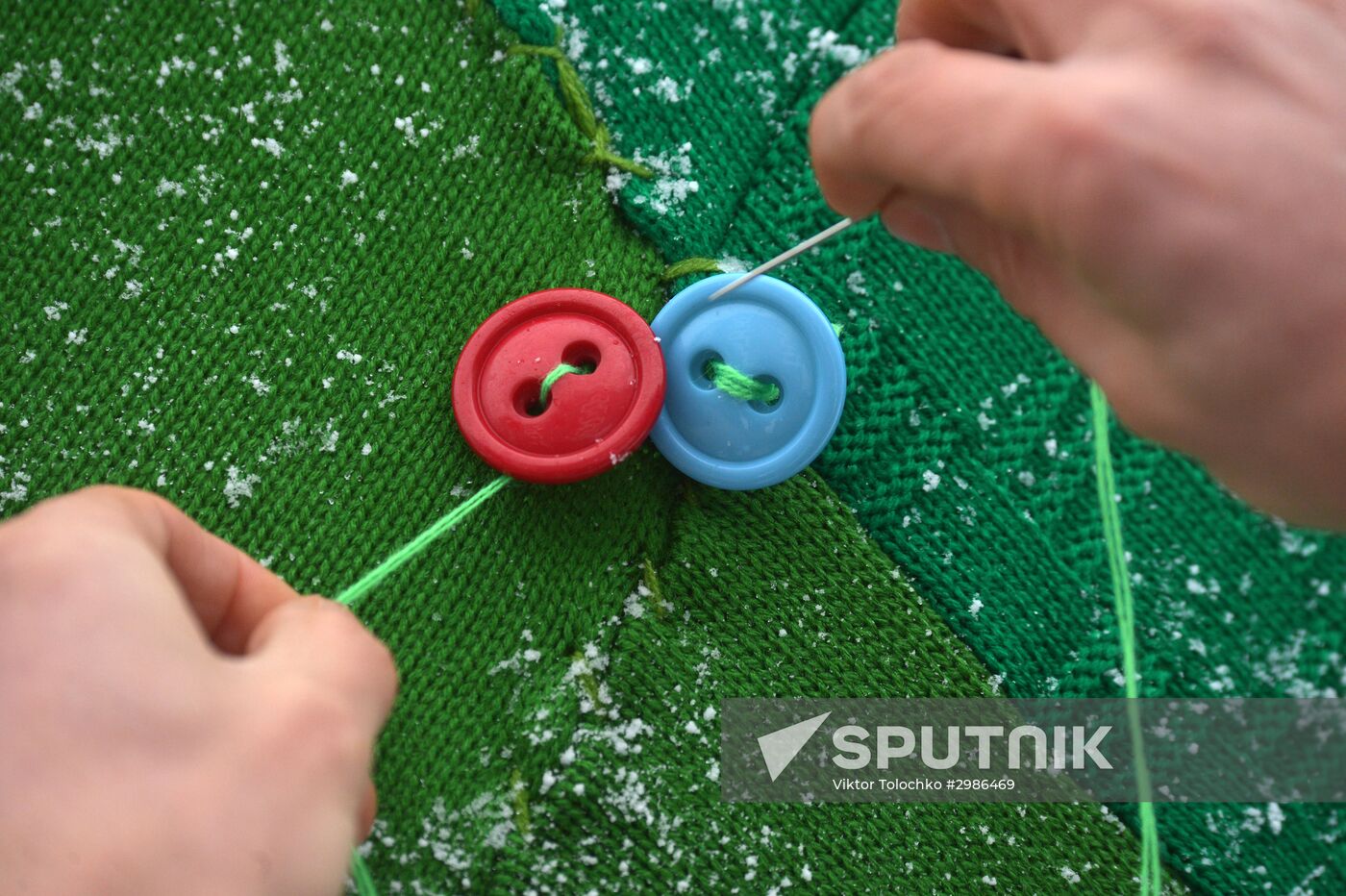 Street knitting workshop in Minsk