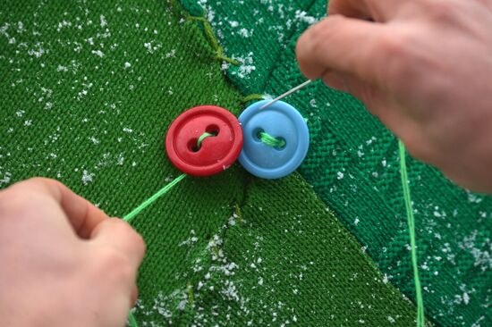 Street knitting workshop in Minsk